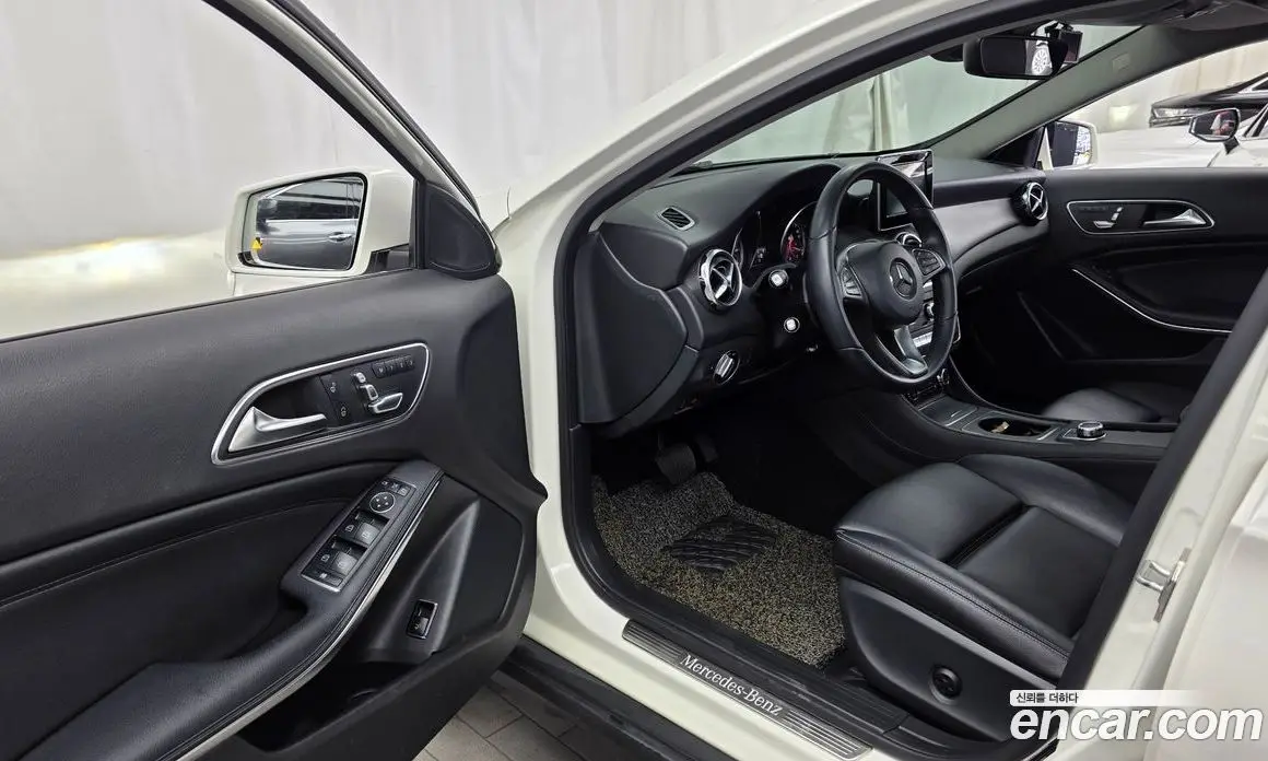 Mercedes-Benz GLA-Class 2017 2.0 автомат (гидро), фото 13