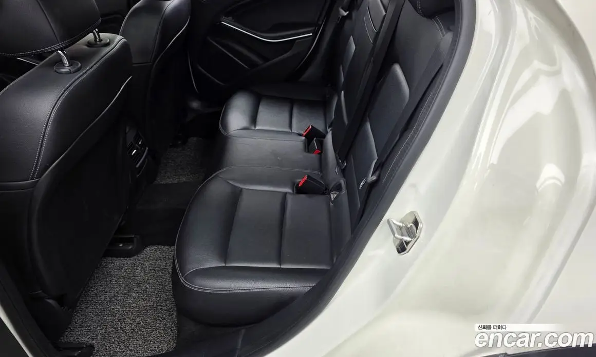Mercedes-Benz GLA-Class 2017 2.0 автомат (гидро), фото 16
