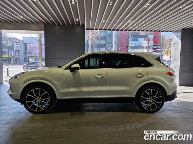 Porsche Cayenne 2020 3.0 автомат (гидро), миниатюра 3