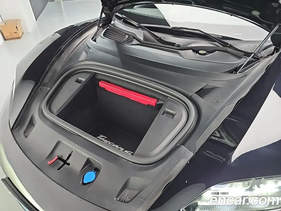 Porsche Taycan 2024 0.1 автомат (гидро), фото 6