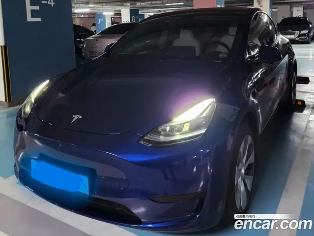 Tesla Model Y 2023 автомат (гидро), миниатюра 1