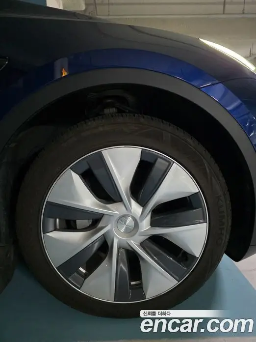 Tesla Model Y 2023 автомат (гидро), миниатюра 11