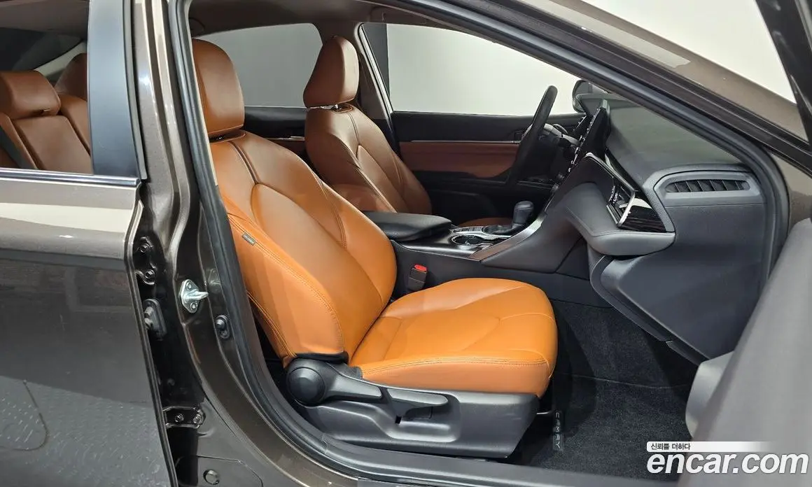 Toyota Camry 2021 2.5 автомат (гидро), фото 16 Toyota Camry 2021 2.5 автомат (гидро), фото 16