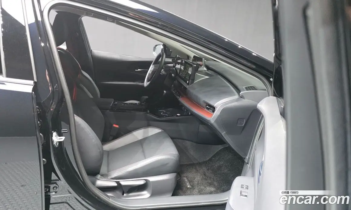 Toyota Prius 2026 2.0 автомат (гидро), фото 17 Toyota Prius 2026 2.0 автомат (гидро), фото 17