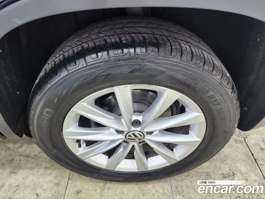 Volkswagen Tiguan 2015 2.0 автомат (гидро), фото 13