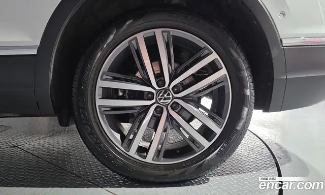 Volkswagen Tiguan 2024 2.0 автомат (гидро), миниатюра 5