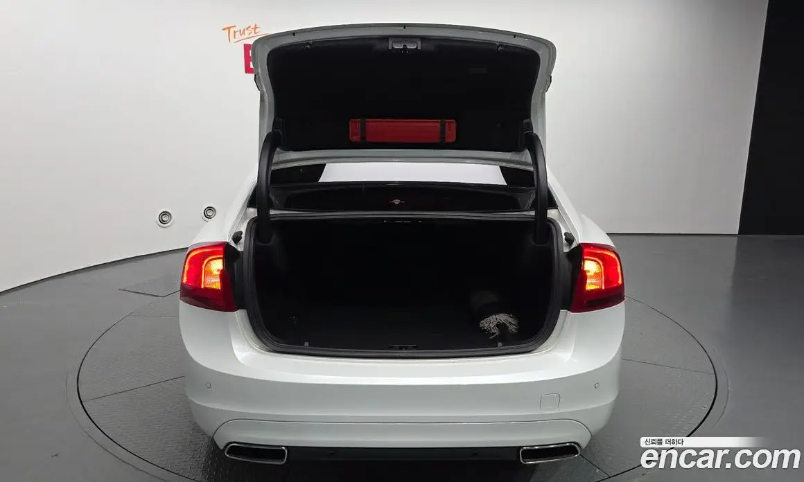 Volvo S60 2018 2.0 автомат (гидро), фото 26