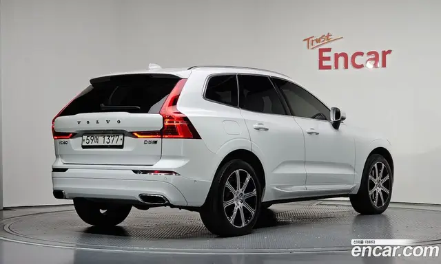Volvo XC60 2019 2.0 автомат (гидро), миниатюра 2