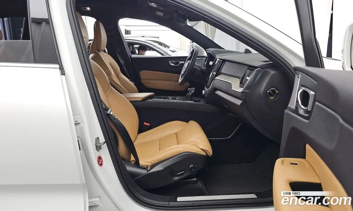 Volvo XC60 2019 2.0 автомат (гидро), фото 11