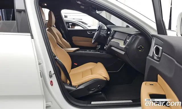 Volvo XC60 2019 2.0 автомат (гидро), миниатюра 11