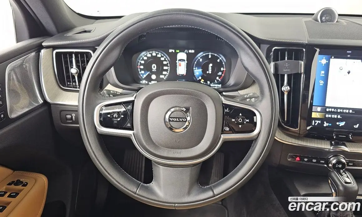 Volvo XC60 2019 2.0 автомат (гидро), фото 13