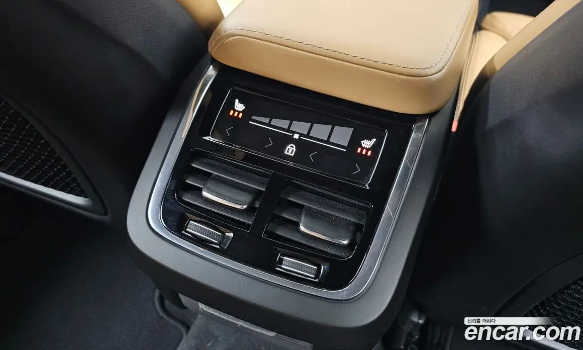 Volvo XC60 2019 2.0 автомат (гидро), фото 19