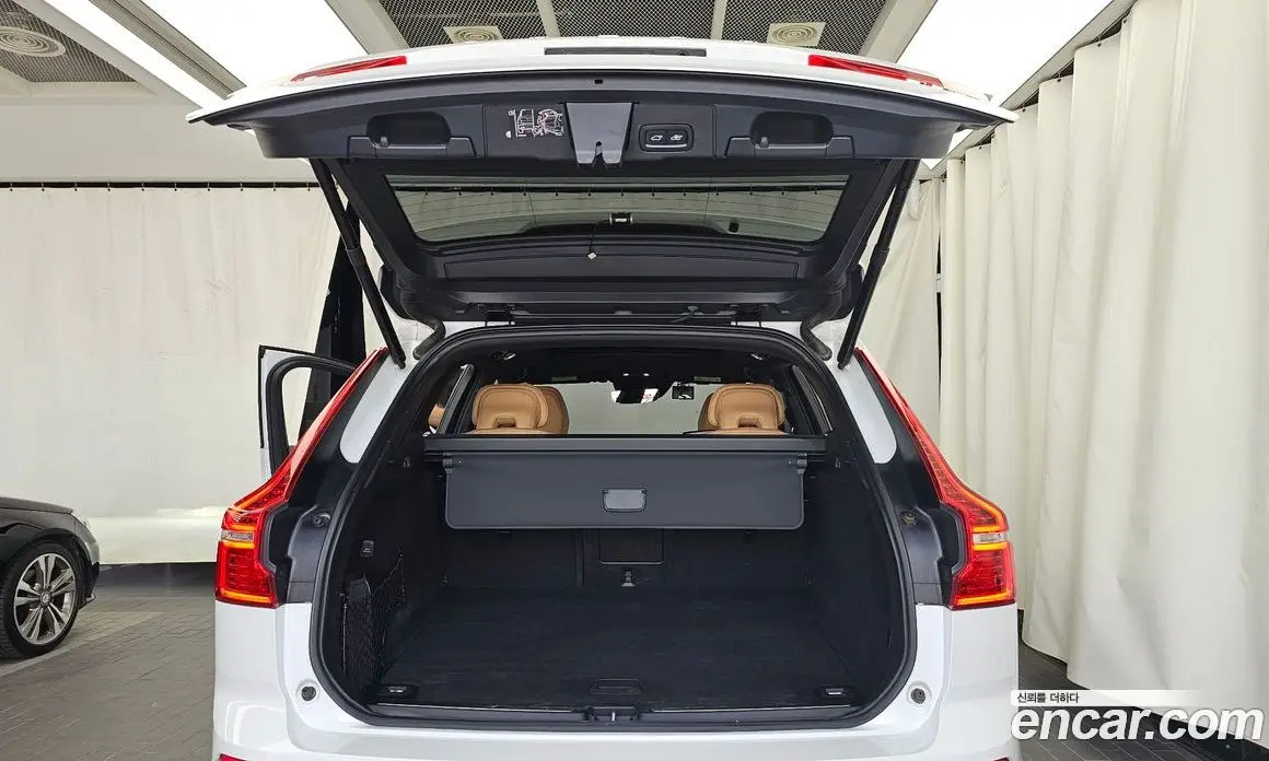 Volvo XC60 2019 2.0 автомат (гидро), фото 20