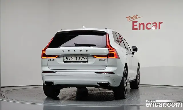 Volvo XC60 2019 2.0 автомат (гидро), миниатюра 4