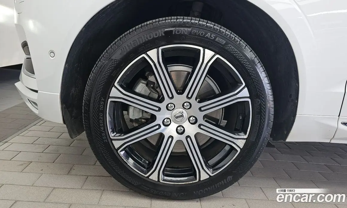 Volvo XC60 2019 2.0 автомат (гидро), фото 5