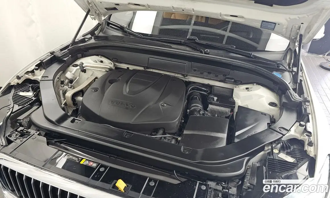 Volvo XC60 2019 2.0 автомат (гидро), фото 6