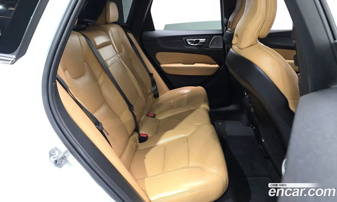 Volvo XC60 2020 2.0 автомат (гидро), фото 12