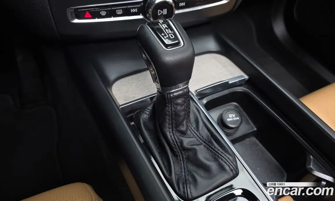 Volvo XC60 2020 2.0 автомат (гидро), фото 9