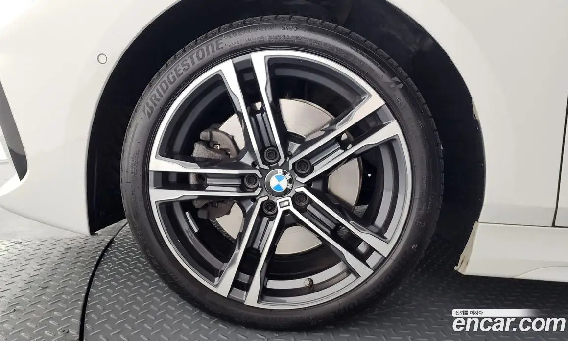 BMW 1 серия 2024 2.0 автомат (гидро), фото 5