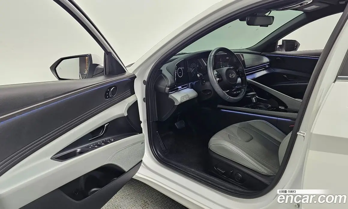 Hyundai Avante 2023 1.6 автомат (гидро), фото 13
