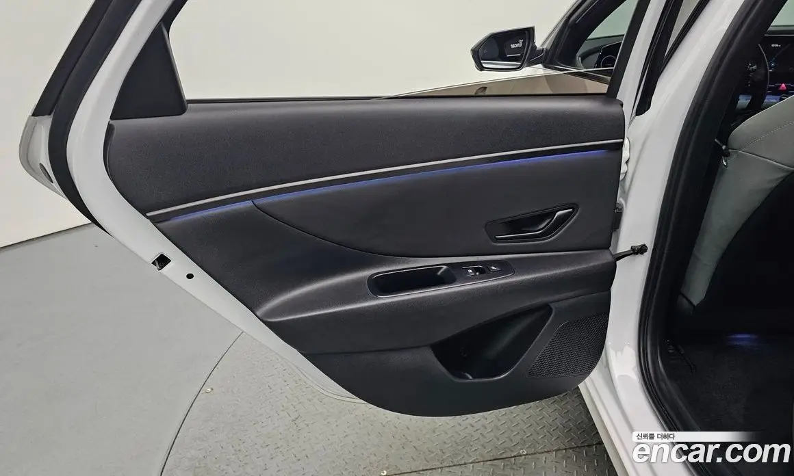 Hyundai Avante 2023 1.6 автомат (гидро), фото 15