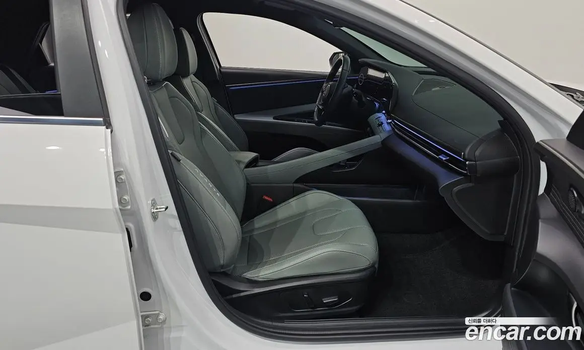 Hyundai Avante 2023 1.6 автомат (гидро), фото 16