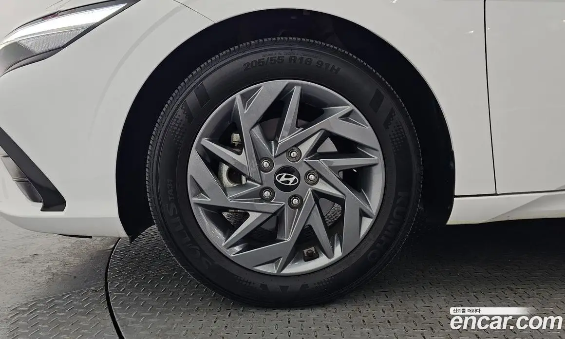 Hyundai Avante 2023 1.6 автомат (гидро), фото 5