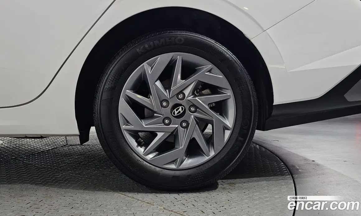 Hyundai Avante 2023 1.6 автомат (гидро), фото 7