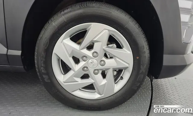 Hyundai Kona 2023 1.6 автомат (гидро), миниатюра 7