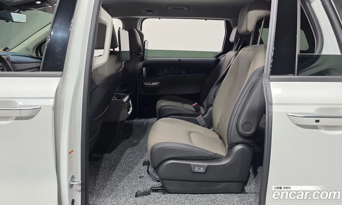 Kia Carnival 2023 3.5 автомат (гидро), фото 12
