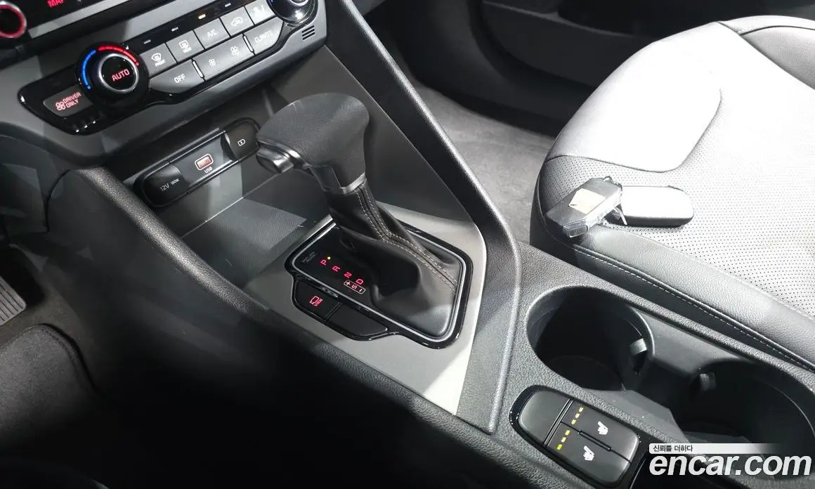Kia Niro 2021 1.6 автомат (гидро), фото 12