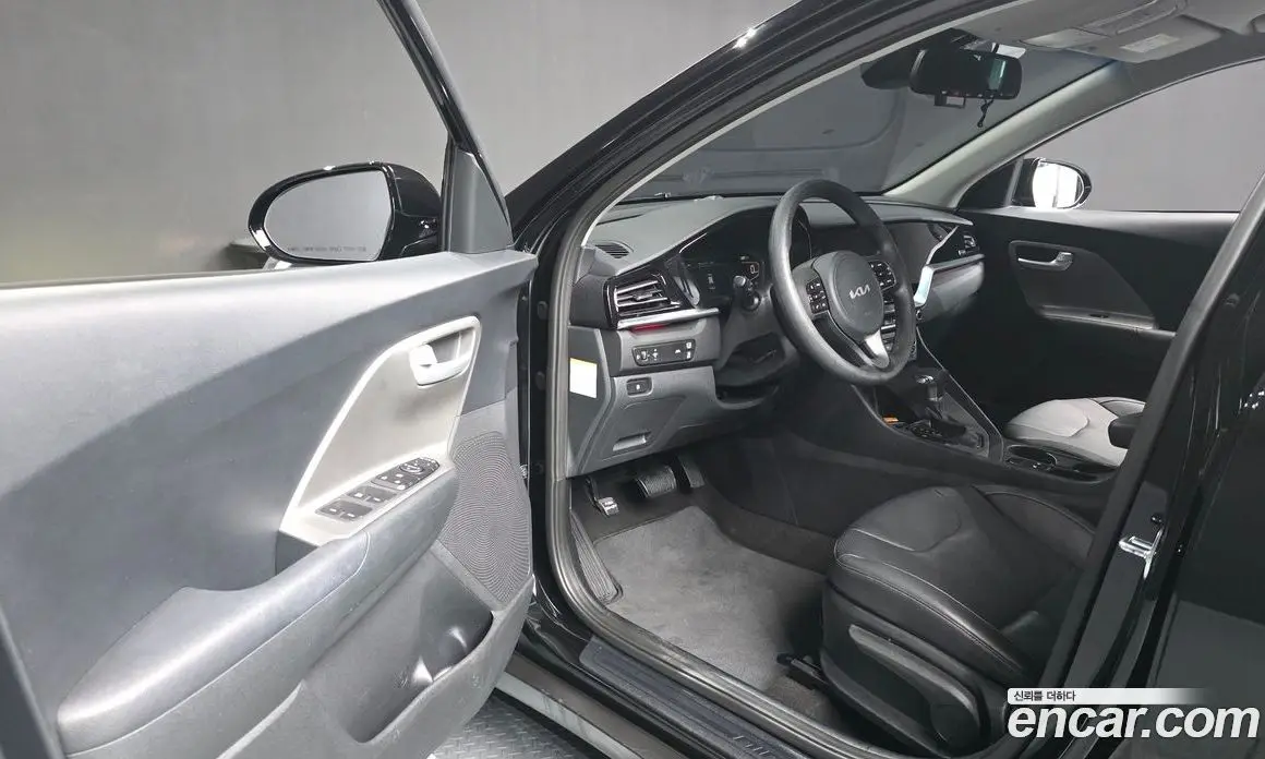 Kia Niro 2021 1.6 автомат (гидро), фото 13