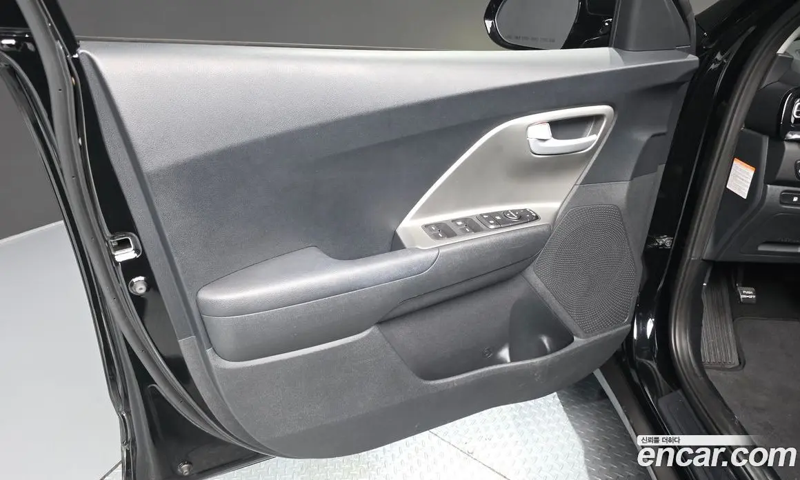 Kia Niro 2021 1.6 автомат (гидро), фото 14