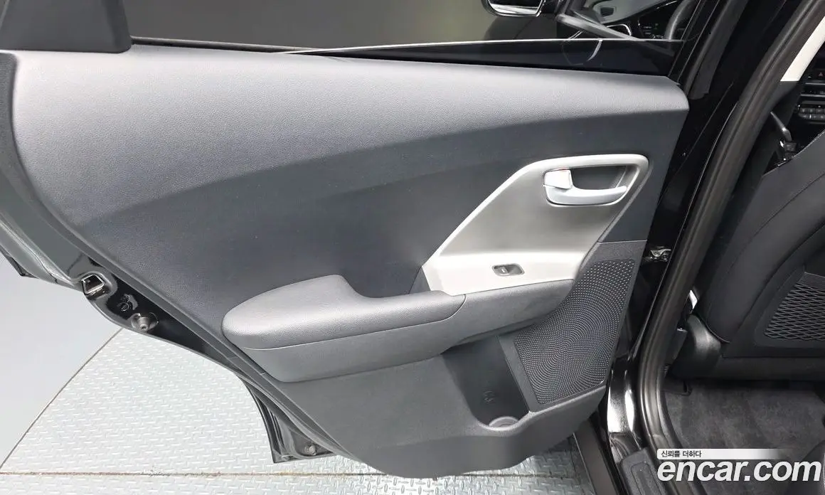 Kia Niro 2021 1.6 автомат (гидро), фото 15