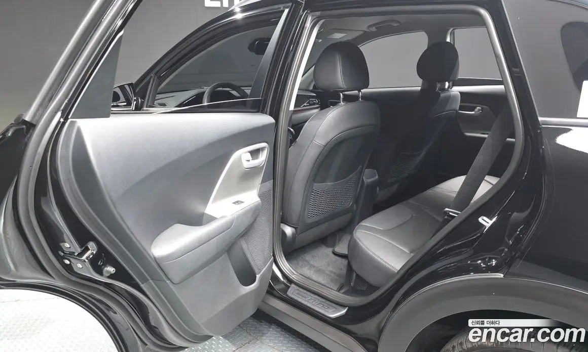 Kia Niro 2021 1.6 автомат (гидро), фото 16