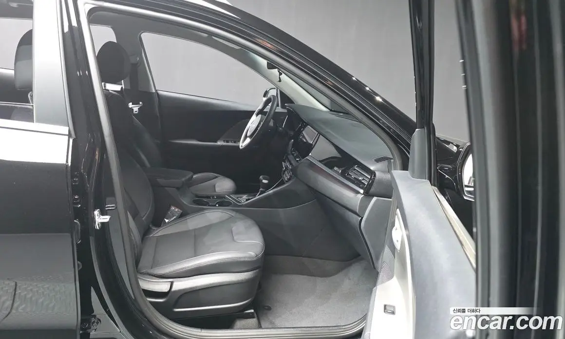 Kia Niro 2021 1.6 автомат (гидро), фото 17