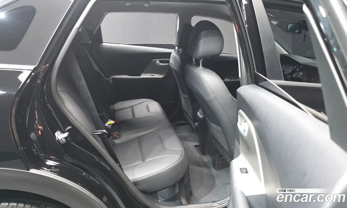 Kia Niro 2021 1.6 автомат (гидро), фото 18