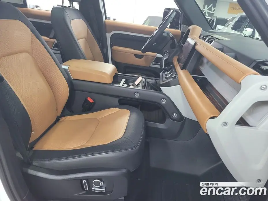 Land Rover Defender 2023 3.0 автомат (гидро), фото 16