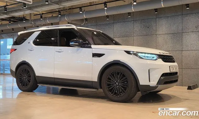 Land Rover Discovery 2018 3.0 автомат (гидро), миниатюра 3