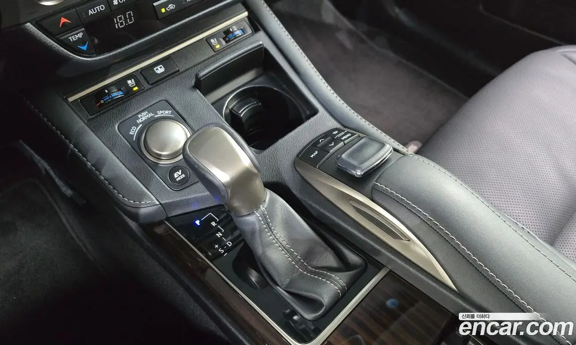 Lexus ES 2018 2.5 автомат (гидро), фото 9 Lexus ES 2018 2.5 автомат (гидро), фото 9