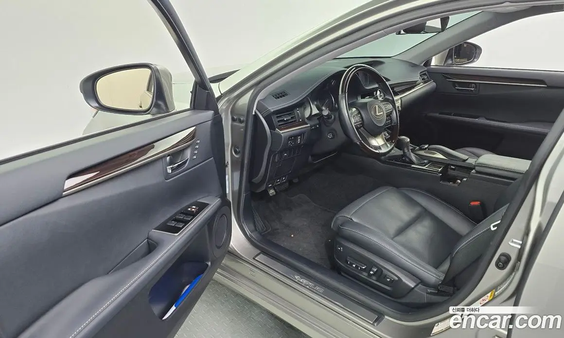 Lexus ES 2018 2.5 автомат (гидро), фото 10 Lexus ES 2018 2.5 автомат (гидро), фото 10