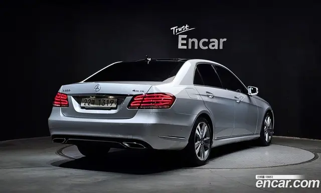 Mercedes-Benz E-Class 2014 3.5 автомат (гидро), миниатюра 2
