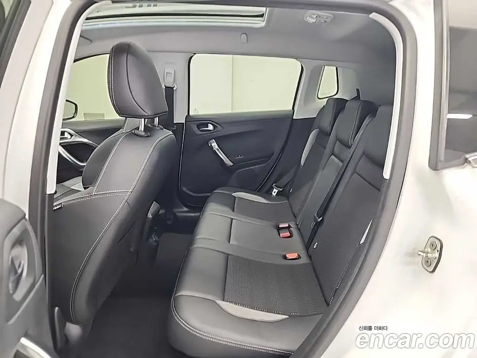 Peugeot 2008 2015 1.6 автомат (гидро), фото 12