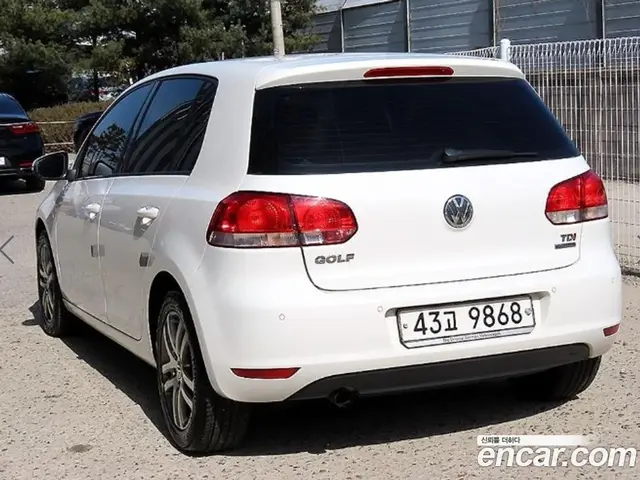 Volkswagen Golf 2012 1.6 автомат (гидро), миниатюра 2