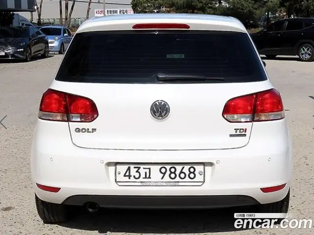 Volkswagen Golf 2012 1.6 автомат (гидро), миниатюра 3