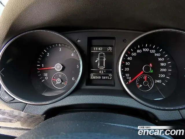 Volkswagen Golf 2012 1.6 автомат (гидро), миниатюра 8