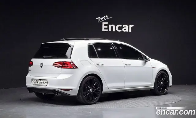 Volkswagen Golf 2016 2.0 автомат (гидро), миниатюра 2