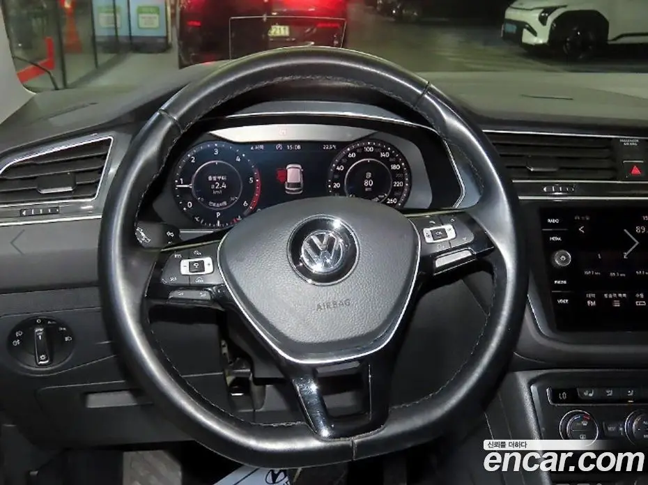 Volkswagen Tiguan 2018 2.0 автомат (гидро), фото 8