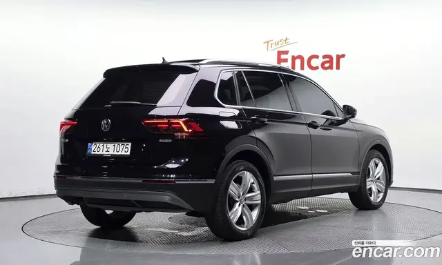 Volkswagen Tiguan 2020 2.0 автомат (гидро), миниатюра 1