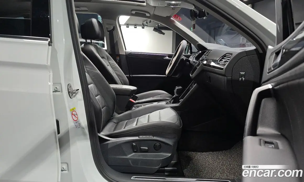 Volkswagen Tiguan 2022 2.0 автомат (гидро), фото 16